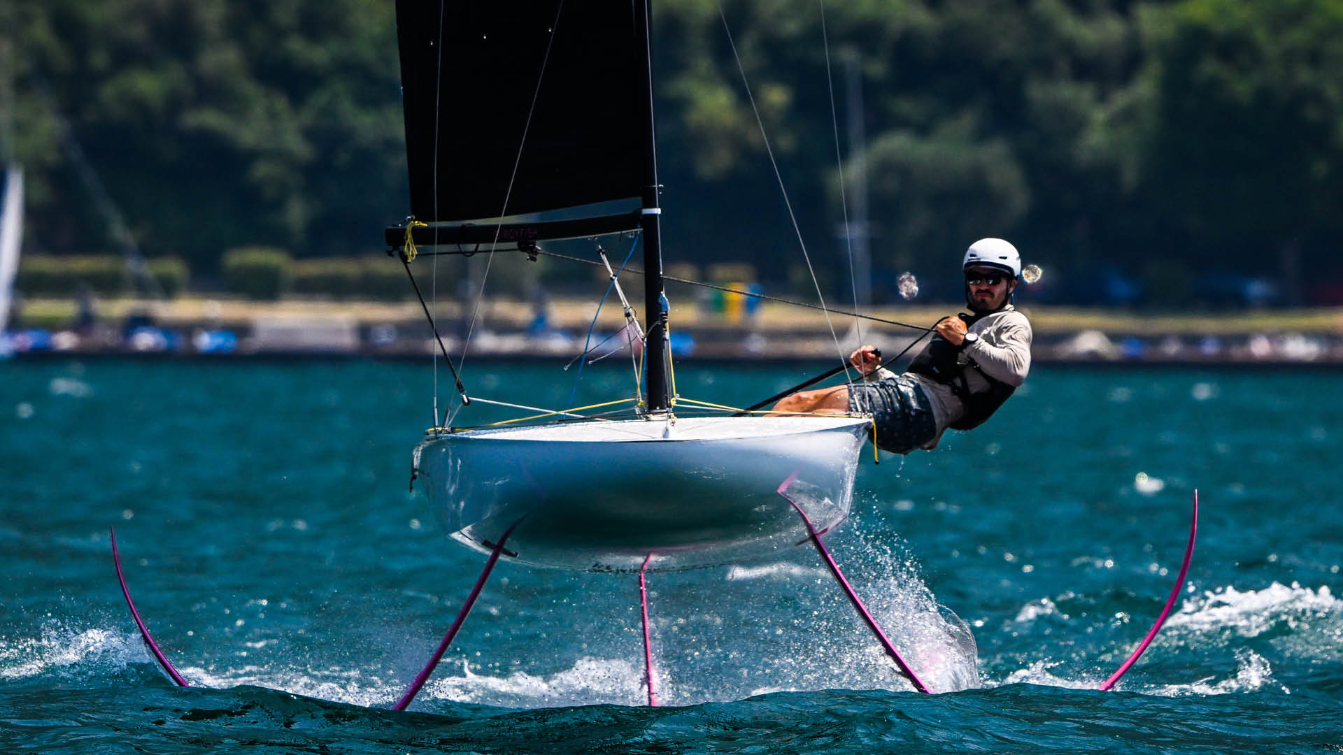 BirdyFish S - foiling dinghy - foil boat - bateau à foil